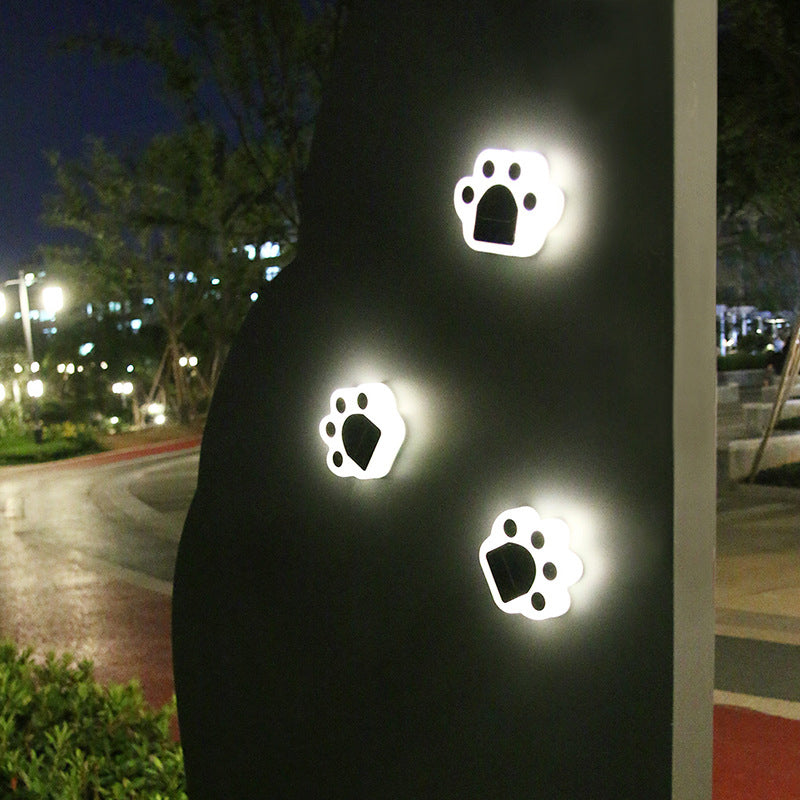 Solar bear paw lamp