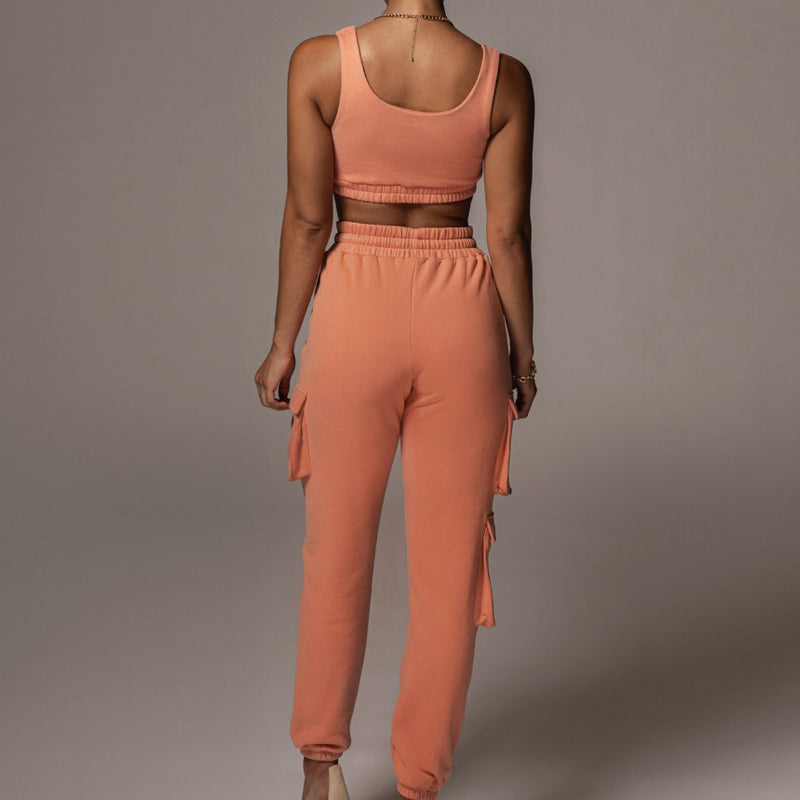 Casual solid color sweatpants and tanktop suit